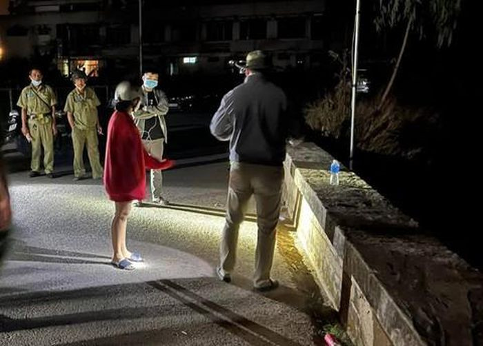  Một thanh niên bị đánh tử vong bằng côn nhị khúc: Khi đang ngồi uống trà sữa cùng bạn tại huyện Tánh Linh, Bình Thuận, L.V.T (SN 2005, ngụ xã Gia Huynh) đã bị N.T.H (SN 1995, là người địa phương) đến gây sự rồi dùng côn nhị khúc đánh vào đầu dẫn đến thiệt mạng. Ngày 26/2, Công an tỉnh Bình Thuận cho biết đang tạm giữ H. để điều tra, làm rõ. 