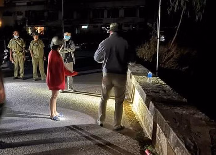  Một thanh niên bị đánh tử vong bằng côn nhị khúc: Khi đang ngồi uống trà sữa cùng bạn tại huyện Tánh Linh, Bình Thuận, L.V.T (SN 2005, ngụ xã Gia Huynh) đã bị N.T.H (SN 1995, là người địa phương) đến gây sự rồi dùng côn nhị khúc đánh vào đầu dẫn đến thiệt mạng. Ngày 26/2, Công an tỉnh Bình Thuận cho biết đang tạm giữ H. để điều tra, làm rõ. 