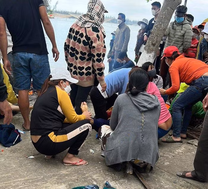  Lật cano ở Hội An, ít nhất 9 người tử vong: Lúc 12h30 ngày 26/2 trên vùng biển Cửa Đại, TP Hội An, Quảng Nam đã xảy ra vụ lật cano. Trong số 39 người trên cano bị rơi xuống biển lực lượng chức năng đã tìm được 9 thi thể, cứu được 24 người và còn 6 người mất tích.