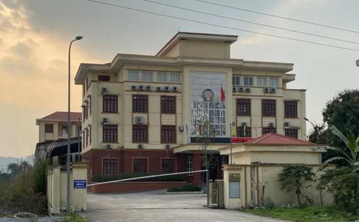  Khởi tố Cục trưởng Cục Quản lý thị trường tại Ninh Bình: Ngày 26/2, Công an tỉnh Ninh Bình cho biết vừa khởi tố vụ án, khởi tố bị can đối với ông Trần Duy Tuấn, SN 1978, là Cục trưởng Cục Quản lý thị trường (trực thuộc Tổng cục Quản lý thị trường, Bộ Công thương) đóng tại Ninh Bình. Lý do khởi tố là các đối tượng nêu trên lợi dụng chức vụ quyền hạn trong khi thi hành công vụ. 