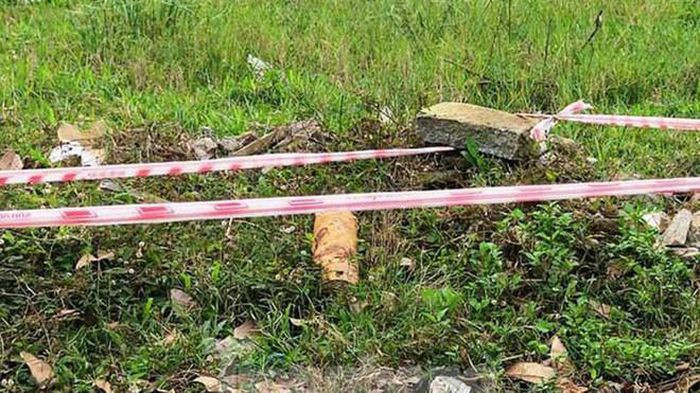  Phát hiện quả đạn cối ở khu đô thị: Ngày 26/2, UBND xã Phú Mỹ, huyện Phú Vang (tỉnh Thừa Thiên - Huế) cho biết, địa phương vừa đề nghị Ban chỉ huy Quân sự huyện Phú Vang khẩn trương kiểm tra, xử lý quả đạn cối được phát hiện ở khu đô thị Mỹ Thượng. Theo chủ tịch xã này, có thể trong quá trình thi công công trình, đơn vị nào đó đã phát hiện quả đạn rồi mang đến vứt ở khu đô thị.