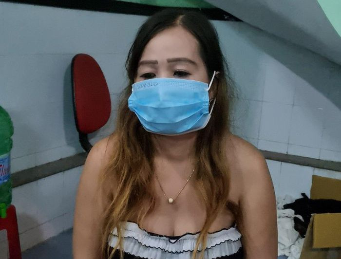  Chủ nhà nghỉ môi giới cho nhiều cô gái bán dâm: Ngày 22/2, Công an tỉnh Kiên Giang cho biết vừa phối hợp với Công an TP Rạch Giá kiểm tra nhà nghỉ Liên Hương ở phường Vĩnh Quang. Tại đây, có 3 đôi nam nữ đang thực hiện hành vi mua, bán dâm. Các cô gái khai được chủ nhà nghỉ là Đặng Thị Thu Thủy (43 tuổi) gọi đến để bán dâm. Mỗi lượt vui vẻ, Thủy thu tiền môi giới của các cô gái 100.000 đồng.