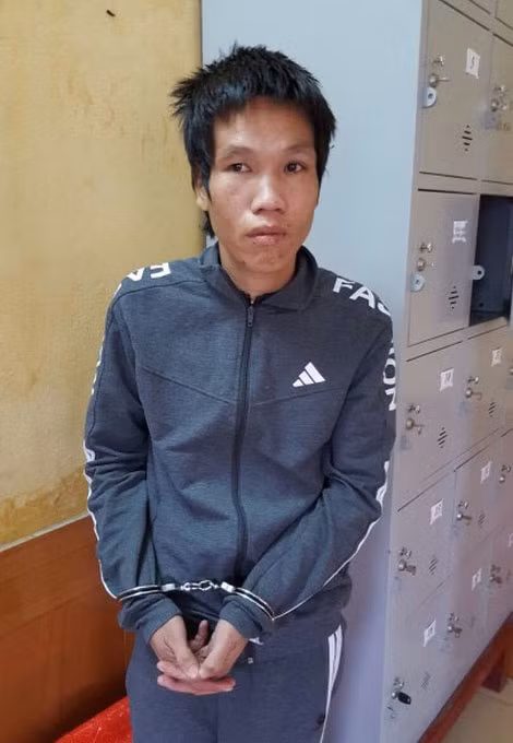 Tuy nhiên, trong quá trình điều tra xác minh, sau khi sàng lọc các đối tượng nghi vấn có mặt tại địa phương và khu vực lân cận, lực lượng Công an đặc biệt chú ý đến đối tượng Lương Trọng Thăng (SN 1986) ở cùng thôn với gia đình nạn nhân.