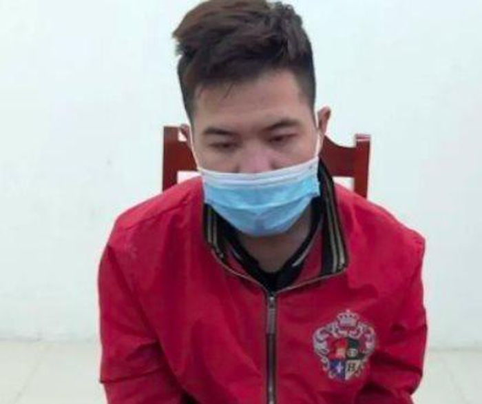  Giả danh công an chiếm đoạt tài sản của người dân: Để có tiền tiêu xài cá nhân, Vi Văn Dằn (SN 1995, trú huyện Vân Hồ, Sơn La) đã giả danh Công an, thực hiện hành vi chiếm đoạt số tiền 500.000 đồng của một công dân tại huyện Mường Lát, Thanh Hoá. Ngày 25/2, Công an huyện Mường Lát cho biết đang tạm giữ Dằn để điều tra, làm rõ.