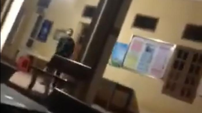  Kỷ luật trạm trưởng y tế gọi bệnh nhân COVID-19 là "con điên": Ngày 25/2, Hội đồng kỷ luật Trung tâm Y tế TP Hải Dương quyết định kỷ luật cảnh cáo ông Nguyễn Duy Hợp - Trạm trưởng Trạm Y tế xã Gia Xuyên vì gọi bệnh nhân mắc COVID-19 là "con điên". Ông Hợp cũng gửi lời xin lỗi mọi người vì có những phát ngôn không chuẩn mực và chấp nhận hình thức kỷ luật nêu trên.