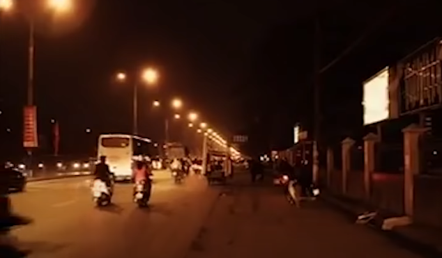 Khoảng 19h ngày 28/11/2013, Đạt đến khu vực Bến xe Giáp Bát, thuê ông Mai Hồng Quảng chở đến xã Nguyễn Trãi, huyện Thường Tín, Hà Nội. Hắn nói với người lái xe ôm cần đến nhà bạn và hứa trả cho ông Quảng 150.000 đồng. Vì Đạt là khách quen nên ông Quảng nhận lời ngay.