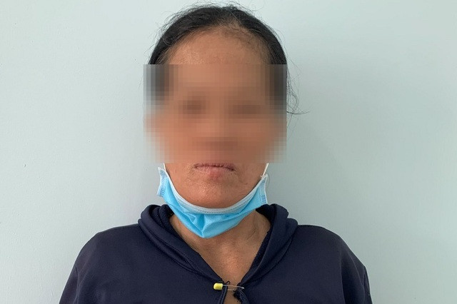  Một phụ nữ báo tin giả bị 4 kẻ cướp khống chế lấy vàng: Do túng quẫn, bà Lý Thị H. (SN 1960, ở phường Long Phú, thị xã Tân Châu, tỉnh An Giang) báo tin giả là bị 4 kẻ cướp tấn công khi đi vệ sinh để lấy 2 chỉ vàng. Tuy nhiên, qua khám nghiệm hiện trường, ngày 26/5/2021, Công an xác định, bà H. báo tin cướp giả. 