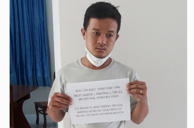  Giả báo tin bị cướp, nam thanh niên bị phạt 2,5 triệu đồng: Do tiêu xài hết số tiền của gia đình, lo sợ bị phát hiện nên Mai Tấn Kiệt (26 tuổi, ngụ phường 2, thị xã Duyên Hải, tỉnh Trà Vinh) nảy sinh ý định đã báo tin giả bị cướp 50 triệu đồng. Ngày 22/1, Kiệt bị UBND phường 2 phạt 2,5 triệu đồng về hành vi báo tin giả, không đúng sự thật đến cơ quan, tổ chức có thẩm quyền. 