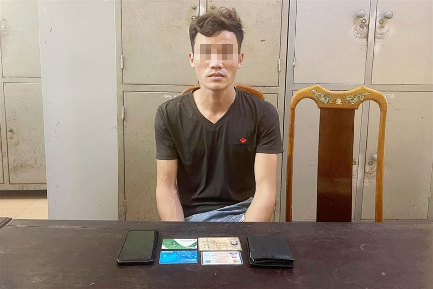  Mắc nợ rồi đến công an báo tin giả bị cướp tài sản: Do nợ nần nên chiều 11/7/2021, sau khi người thân gửi tiền về cho gia đình qua tài khoản ngân hàng của mình thì Nguyễn Văn Sang (SN 1993, trú huyện Nghi Xuân, tỉnh Hà Tĩnh) nảy sinh ý định dùng số tiền này để trả nợ. Do vậy, Sang đã dựng lên chuyện bị cướp 13 triệu đồng. 