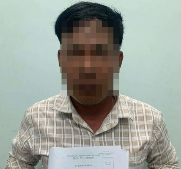  Báo tin giả bị cướp nhằm chiếm đoạt 1,2 tỷ đồng: Nhằm mục đích chiếm đoạt 1,2 tỷ đồng của chủ được giao đi nhận về Huỳnh Ngọc Th. (SN 1981, ngụ huyện Cái Bè, tỉnh Tiền Giang) hoang báo đang chạy xe trên một đoạn đường vắng tại xã Thạnh Đức, huyện Bến Lức thì bị 2 thanh niên đi xe máy kè sát giật lấy túi xách, bên trong có 1,2 tỷ đồng. Ngày 31/3/2021, Công an huyện Bến Lức xử phạt Th. 750.000 đồng. 