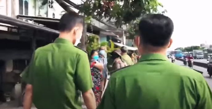 Nhận định đây là một vụ giết người, cướp tài sản nên Ban giám đốc Công an TP HCM chỉ đạo Phòng Cảnh sát hình sự và các đơn vị nghiệp vụ phối hợp cùng Công an huyện Hóc Môn khẩn trương điều tra truy xét và bắt hung thủ gây án. 