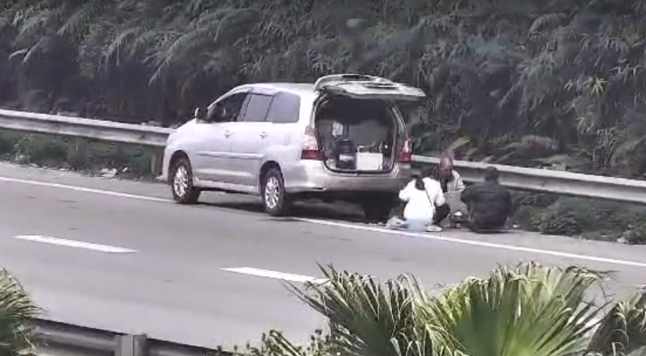 Do xe an uong tren cao toc Noi Bai - Lao Cai tai xe bi phat nang