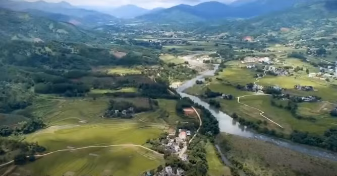 Hanh trinh pha an: Xac nguoi ben bo suoi va cuoc “giai ma” ly ky