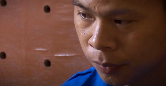 Để được gặp, Xin thường nói dối đi làm, thậm chí buổi tối, người phụ nữ này còn trốn lên rừng để "tình tự" với Thủ. Anh T. bắt đầu ngờ ngợ vợ mình có "bồ". Người đàn ông hiền lành này sợ vợ bỏ mình nên đã tìm mua "bùa" pha vào nước cho vợ uống, với hi vọng, Xin sẽ quay về với gia đình. Xin đem chuyện này kể với Thủ, cả hai lo sợ "bùa" sẽ có tác dụng khiến họ xa nhau. Thủ liền bàn với Xin sát hại anh T. để được "mãi mãi" bên nhau.