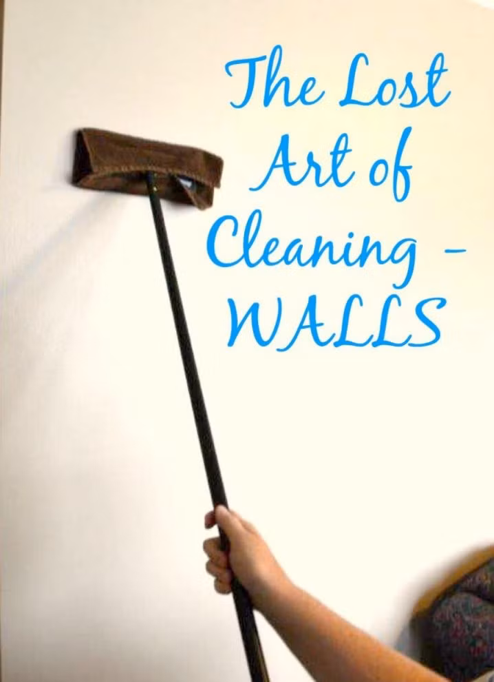 Chỉ cần dùng một miếng vải sạch nhúng vào dung dịch ammonia là bạn có thể đánh bay mọi vết bẩn trên tường nhà.