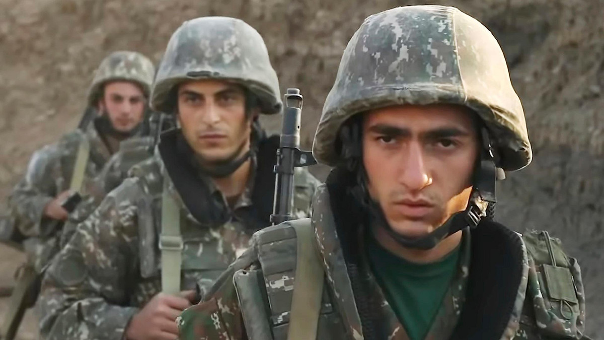 Rõ ràng là Moskva có lý do để quan tâm đến sự phát triển như vậy của các sự kiện, họ hoàn toàn không cần một Syria khác ở biên giới phía Nam của mình. Cuộc chiến kéo dài sẽ làm suy yếu ảnh hưởng của Nga trong khu vực và dẫn đến sự can thiệp của Mỹ và NATO.