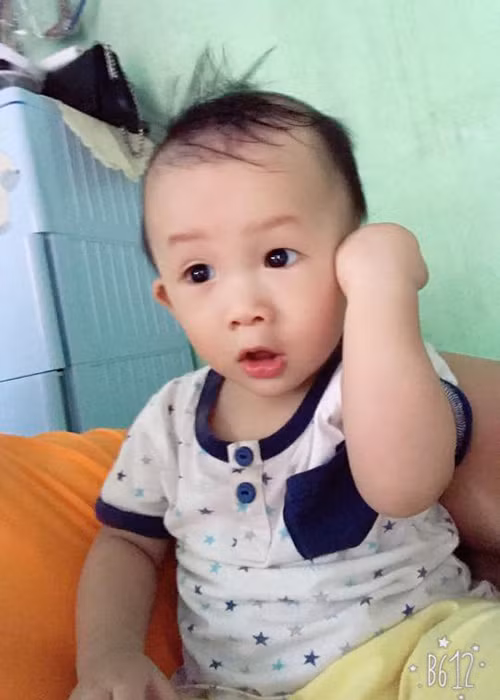 Diễn viên hài Hiệp gà chia sẻ hình ảnh con trai kháu khỉnh. Hiện tại, nhóc tì nhà sao Việt này được 9 tháng tuổi.