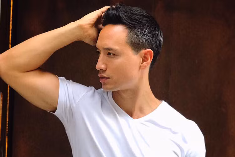 Diễn viên Kim Lý khoe mái tóc mới. Gần đây, anh gây chú ý khi vướng tin đồn hẹn hò Hồ Ngọc Hà.