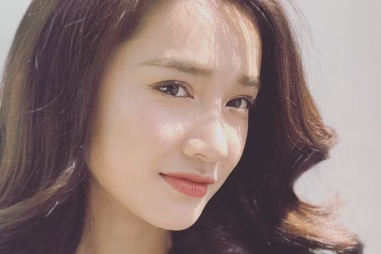 Nhã Phương khoe ảnh đẹp hút hồn kèm chia sẻ: "Uống nhầm một ánh mắt... Cơn say theo cả đời".