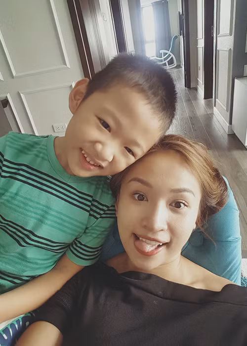 MC Vân Hugo nhắn nhủ con trai khôn lớn phải làm người đàng hoàng.