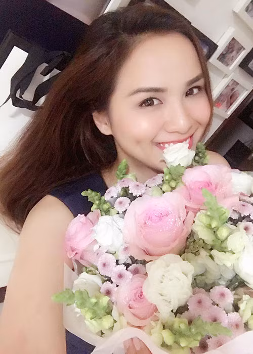 Diễm Hương khoe bó hoa được con trai tặng nhân dịp sinh nhật là một trong những tin tức sao Việt trong ngày 31/8.