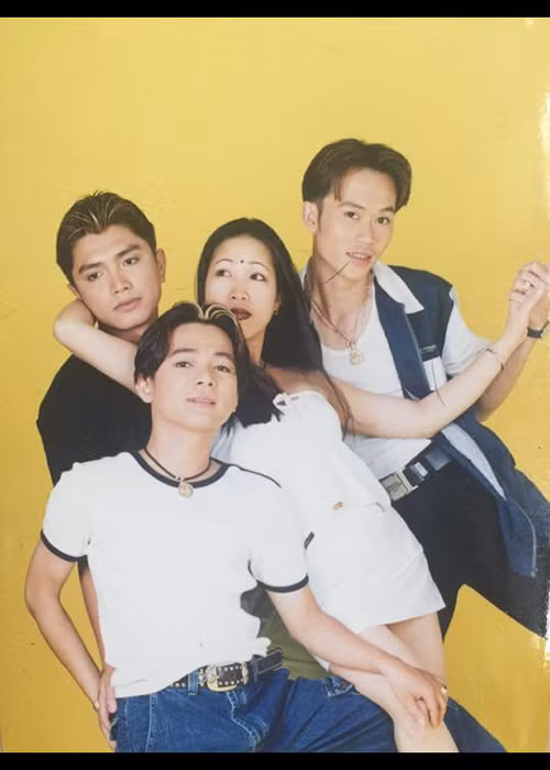 Gần đây, trên trang cá nhân, Vũ Hà chia sẻ một số hình ảnh cũ chụp cùng Hoài Linh. Ảnh: FBNV