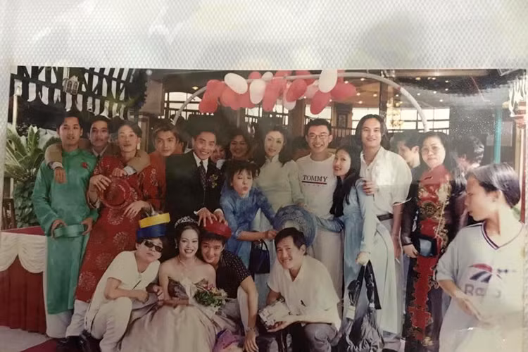 “Ôi ngày xưa của chúng tôi. Nhí nha nhí nhảnh như con cá cảnh giờ bọn em đỡ hơn rồi”, Vũ Hà chia sẻ. Ảnh: FBNV