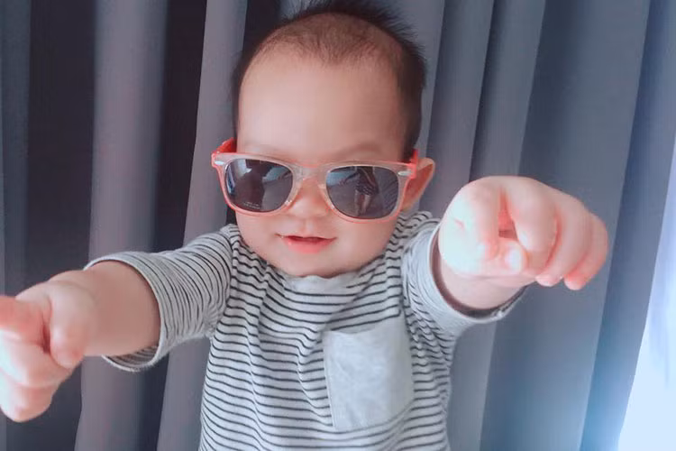 Cậu con trai út của Lý Hải - Minh Hà biểu cảm cực ngầu.