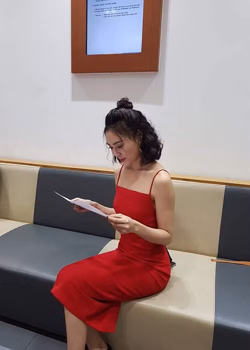 Ninh Dương Lan Ngọc khoe ảnh chăm chỉ với công việc.