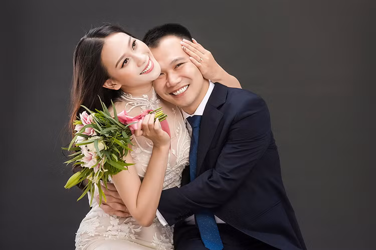 Hình ảnh Vân Quỳnh và ông xã đầy rạng rỡ trong bộ ảnh cưới.