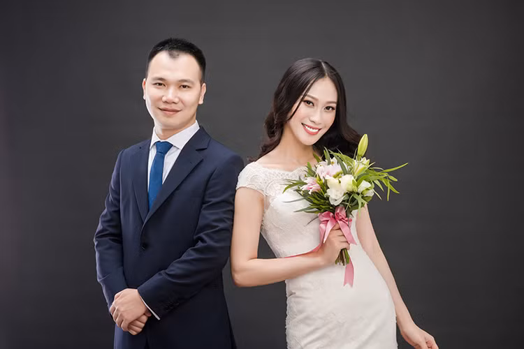 Hôn lễ của Vân Quỳnh và chồng giảng viên sẽ diễn ra vào tối ngày 17/8 tới đây tại Hà Nội.