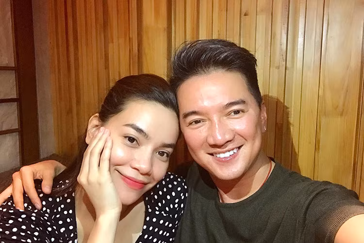 Đáp trả tin đồn bất hòa, mới nhất, Mr Đàm và Hà Hồ cùng đăng tải hình ảnh vui vẻ đi ăn tối bên nhau trên trang cá nhân.