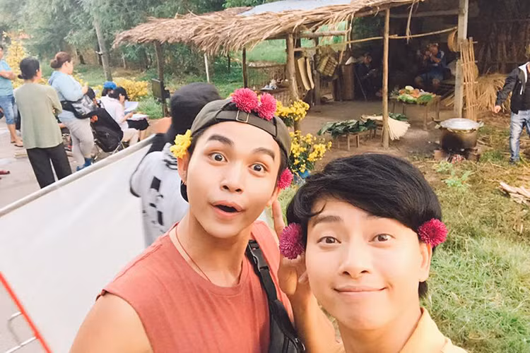 Sao Việt Ngô Thanh Vân nhí nhảnh bên Jun Phạm trên phim trường.