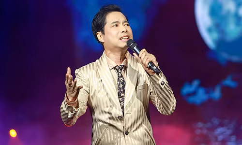 Ngoc Son noi gi ve on ao duoc phong “Giao su am nhac”?