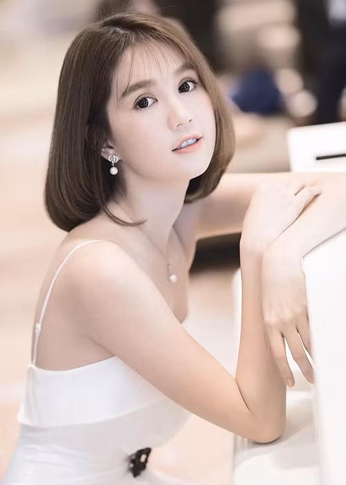 Ngọc Trinh đẹp không tỳ vết. Gần đây, chân dài gốc Trà Vinh tuyên bố đã có tình mới sau mối tình với tỷ phú Hoàng Kiều.