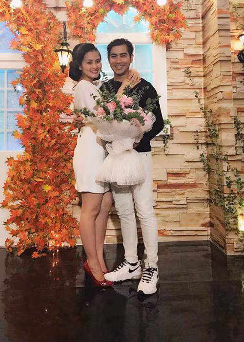 Thanh Bình thương bà xã Ngọc Lan không có được một buổi sinh nhật đành hoàng vì lịch quay phim dày đặc.