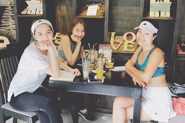 Sau tin đồn chia tay Lâm Vinh Hải, Linh Chi liên tục khoe ảnh vui vẻ.