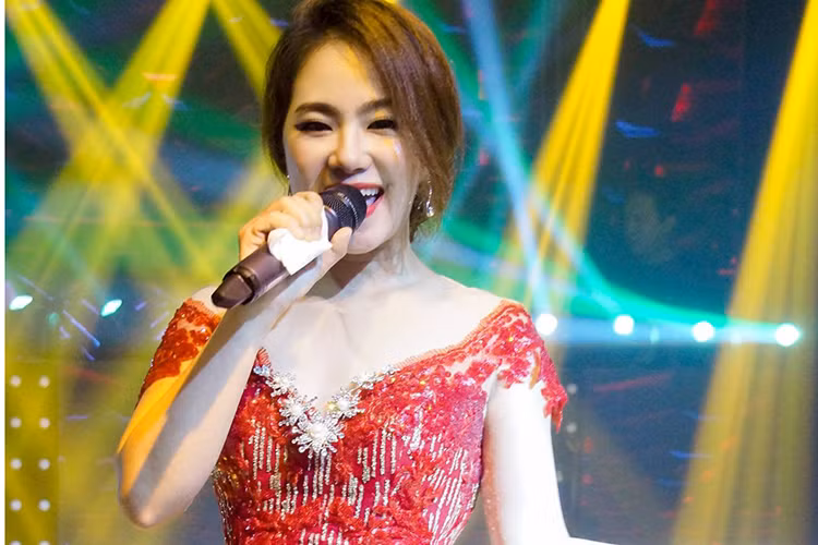 Sau “Cô gái Trung Hoa”, Lương Bích Hữu đều đặn tung sản phẩm âm nhạc. Trong những năm gầy đây, cái tên của cựu thành viên nhóm H.A.T không được chú ý như xưa nhưng cô vẫn có lượng fans khá lớn. Ảnh: FBNV