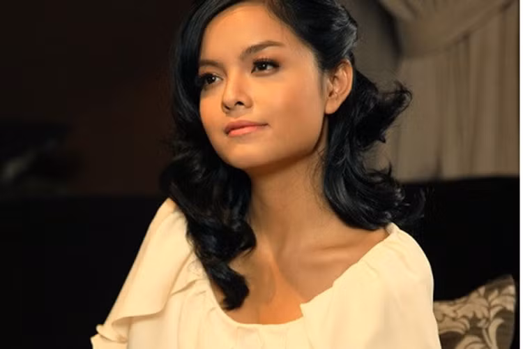 Trước khi là thành viên của nhóm H.A.T, Phạm Quỳnh Anh từng gia nhập nhóm Sắc màu. Sau khi H.A.T tan rã, cô theo đuổi con đường ca sĩ solo. Phạm Quỳnh Anh từng gây chú ý với các sản phẩm âm nhạc: “Không đau vì quá đau”, “Nợ ai đó cả thế giới”...Ảnh: Đất Việt