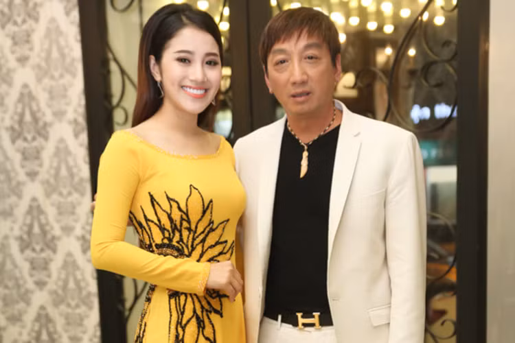 Tố My từng bị đồn hẹn hò Trường Vũ khi cả hai thường xuyên xuất hiện trên sân khấu lẫn đời thực. Tuy nhiên, nữ ca sĩ lập tức lên tiếng cho biết cô và ca sĩ Trường Vũ chỉ là anh em. Ảnh: Zing