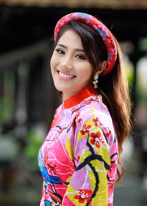 Tố My đam mê ca hát nhưng không được bố ủng hộ. Sau khi em gái Tố Ny giành giải Á quân Giọng hát Việt 2015, Tố My quyết định nghỉ việc để theo đuổi con đường ca hát. Ảnh: FBNV