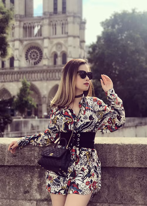 Dương Hoàng Yến khoe ảnh vu vi ở Paris, Pháp.