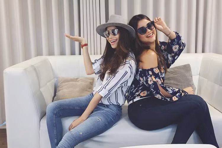 Phạm Hương nhí nhảnh bên Hoa hậu Hoàn vũ Dominica 2015 Clarissa Molina là một trong những tin tức sao Việt trong ngày 13/8.