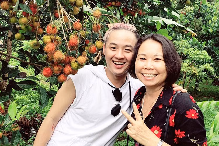 Thanh Duy Idol thân thiết với mẹ của Khởi My.