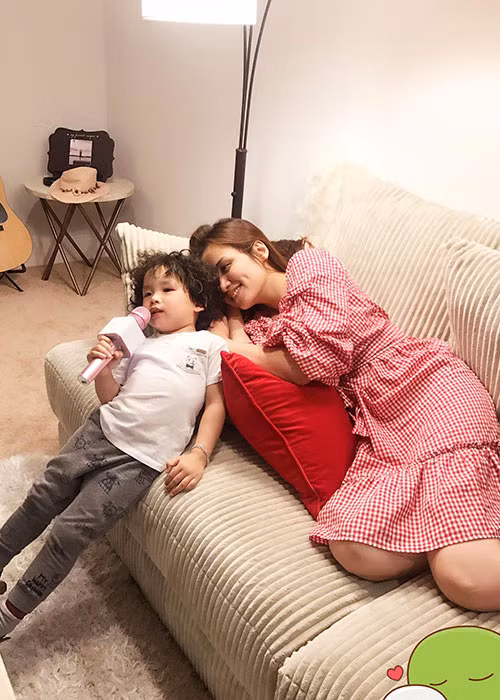 Hoa hậu Diễm Hương chia sẻ bức tâm thư khá dài về con trai 3 tuổi bước vào thời điểm nhạy cảm.