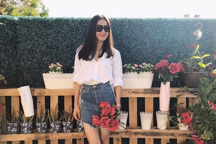 Dương Mỹ Linh khoe hình ảnh xinh tươi, rạng rỡ đồng thời chú thích: "Tháng 8 mùa yêu".