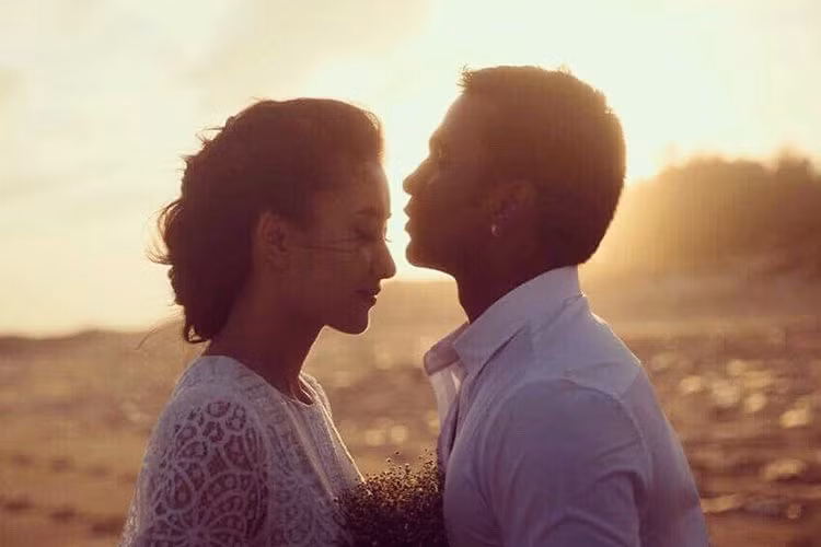 Nguyệt Ánh đăng hình ảnh bên ông xã người Ấn Độ kèm chú thích: "I strongly beleive that I have found the one whom my soul loves so much" (Tạm dịch: Em thực sự tin rằng em đã tìm được người mà em yêu rất nhiều).