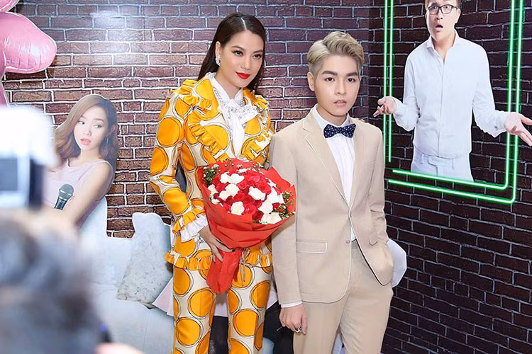 Với dung mạo mới, cuộc sống và sự nghiệp của học trò Mỹ Tâm thay đổi hoàn toàn. Đức Phúc được đông đảo cư dân mạng, sao Việt hết lời khen ngợi về nhan sắc như hot boy. Ảnh: ĐPCC