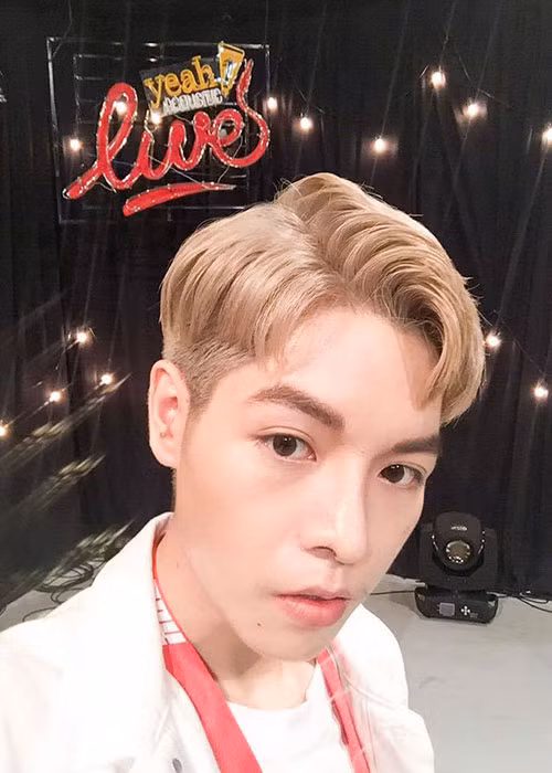 Vốn được yêu mến nhờ giọng hát, Đức Phúc ngày càng chiếm được cảm tình của khán giả khi có thêm lợi thế về ngoại hình bắt mắt. Ảnh: FBNV