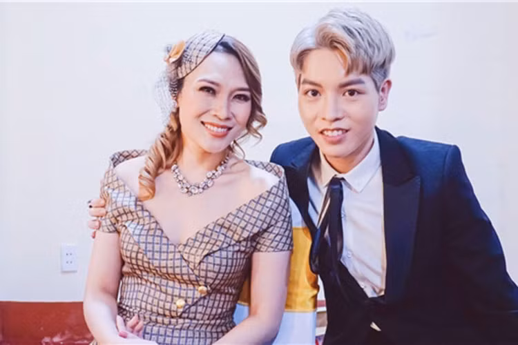 Đức Phúc lần đầu gặp Mỹ Tâm sau ca phẫu thuật thẩm mỹ khi cả hai cùng tham gia một sự kiện vào ngày 6/8 vừa qua. Ảnh: Thể thao văn hóa